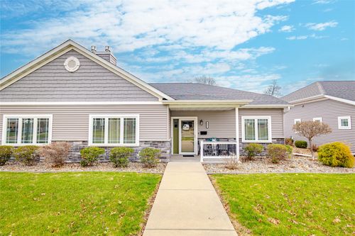 312 E 4th St N, Newton, IA, 50208-3215 | Card Image