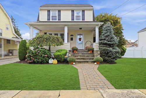 2546 Hicks St, Bellmore, NY, 11710-3924 | Card Image
