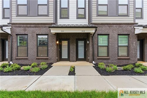 311 Sadie Cir, New Brunswick, NJ, 08901-5001 | Card Image