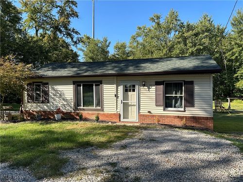 5735 Overlook Dr, Chippewa Lake, OH, 44215-9767 | Card Image