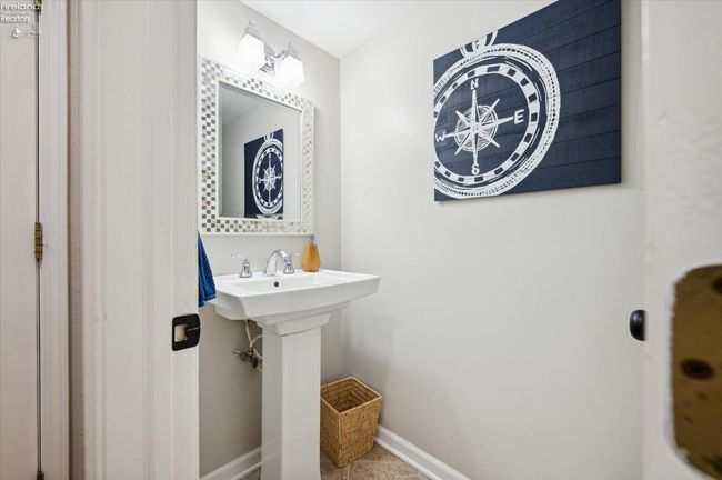 608 Monument Vw, Condo with 2 bedrooms, 3 bathrooms and 1 parking in Marblehead OH | Image 22