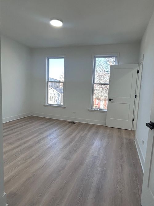 3445 W Walnut St, Chicago, IL, 60624-1910 | Card Image