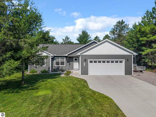 1906 Old Cabin Dr, Interlochen, MI, 49643-8714 | Card Image