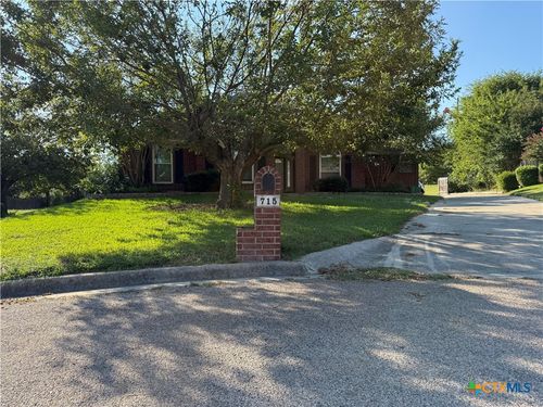 715 Paintbrush Dr, Harker Heights, TX, 76548-8042 | Card Image