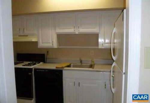 4-2422 Barracks Pl, CHARLOTTESVILLE, VA, 22901-2240 | Card Image