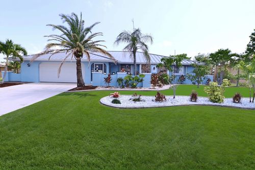 107 Sinclair St Se, PORT CHARLOTTE, FL, 33952-9140 | Card Image