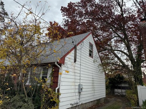 2726 Orchard St, North Bellmore, NY, 11710-2833 | Card Image