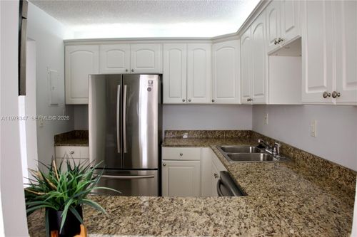 apt-305-600 Parkview Dr, Hallandale Beach, FL, 33009-2969 | Card Image