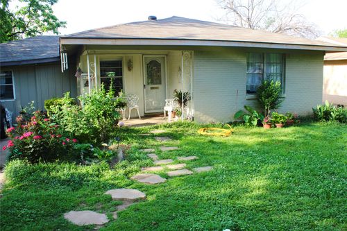 215 E 15th St, Irving, TX, 75060-6031 | Card Image