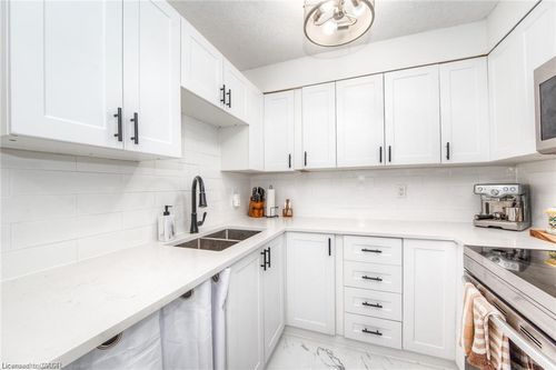 402-225 Harvard Pl, Waterloo, ON, N2J4H4 | Card Image