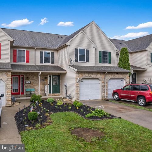 8067 Heritage Dr, ALBURTIS, PA, 18011-2713 | Card Image
