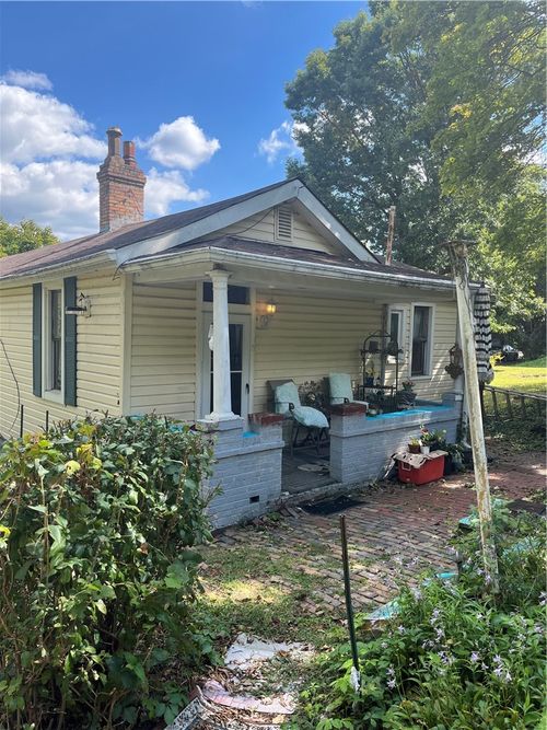 2007 Center Ave, Beaver Falls, PA, 15010-3852 | Card Image