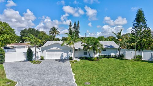 135 Se 28th Ct, Boynton Beach, FL, 33435-7612 | Card Image