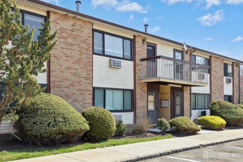 324 Cricket Ln, Woodbridge, NJ, 07095-1519 | Card Image