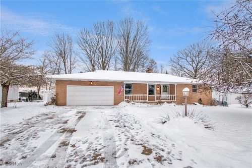 537 Park Ridge Dr, Munroe Falls, OH, 44262-1425 | Card Image