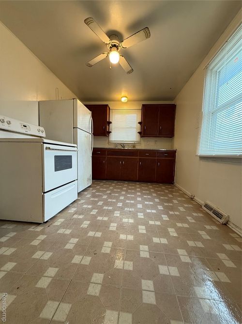 206 Frazier St, River Rouge, MI, 48218-1062 | Card Image