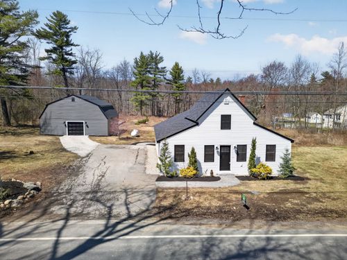 211 Sandown Rd, Chester, NH, 03036-4251 | Card Image