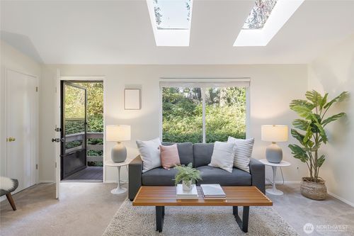 2203 Ne 177th St, Shoreline, WA, 98155-5240 | Card Image