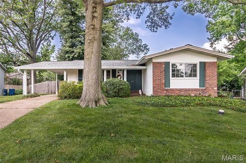 12432 Glennoble Dr, Maryland Heights, MO, 63043-2902 | Card Image