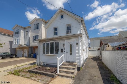 907 Bond St, Elizabeth, NJ, 07201-1907 | Card Image