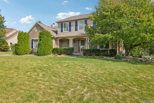 2069 W View Ct, Lake Orion, MI, 48360-2287 | Card Image