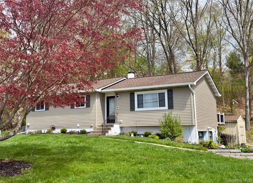 22 Buttermilk Dr, Poughkeepsie, NY, 12601-6261 | Card Image