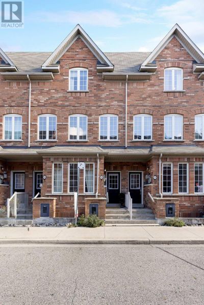 13 Philpott Gdns, Townhouse with 3 bedrooms, 3 bathrooms and 1 parking in Toronto ON | Image 2