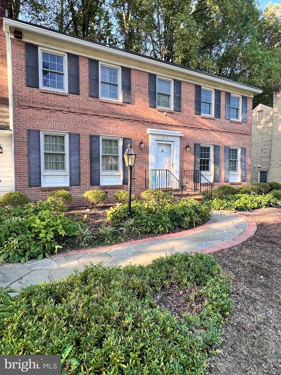 Windermere Cir, Rockville, MD 20852