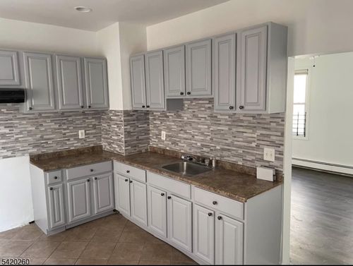 194 Hobson St, Newark, NJ, 07112-1324 | Card Image