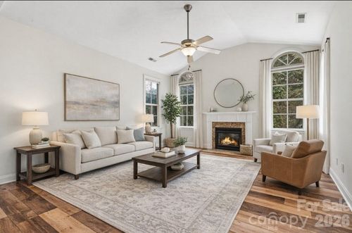 b-823 Wynnshire Dr, Hickory, NC, 28601-7346 | Card Image