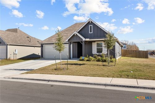 302 N Richland Dr, Lockhart, TX, 78644-5050 | Card Image