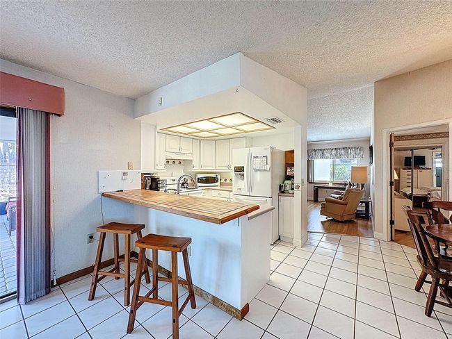 from family room to breakfast bar and kitchen | Image 12