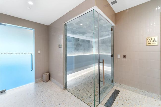 2005 - 2678 Tigertail Ave, Condo with 2 bedrooms, 2 bathrooms and null parking in Coconut Grove FL | Image 37