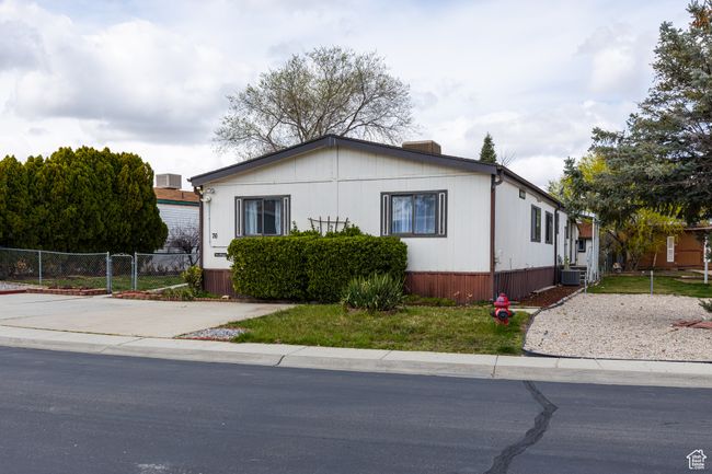 Manufactured / mobile home featuring a front yard and fence | Image 24