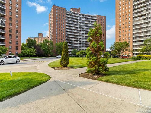 2h-61 98th St, Rego Park, NY, 11374 | Card Image