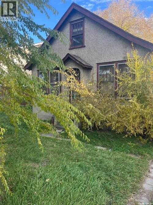 902 Gray Ave, Saskatoon, SK, S7N2J5 | Card Image