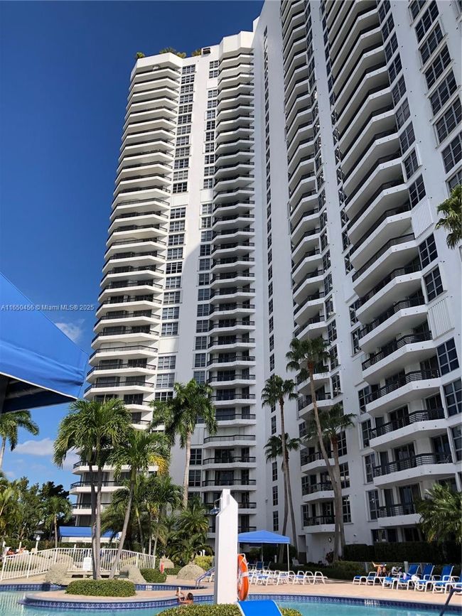APT-1711 - 3530 Mystic Pointe Dr, Condo with 2 bedrooms, 2 bathrooms and null parking in Aventura FL | Image 21