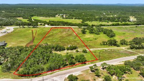 690 Windmill Ridge Dr, Blanco, TX, 78606-2201 | Card Image