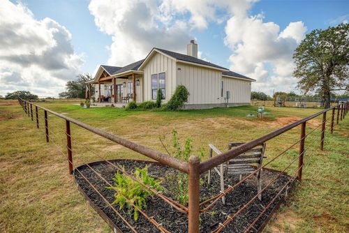 3553 Hunt Ln, Waelder, TX, 78959-2246 | Card Image