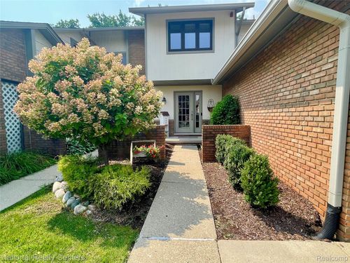 48104 Colony Farm Cir, Plymouth, MI, 48170-3305 | Card Image