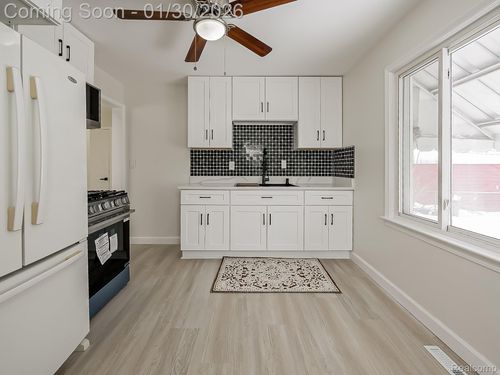 38 Ascot Ave, Waterford, MI, 48328-3500 | Card Image