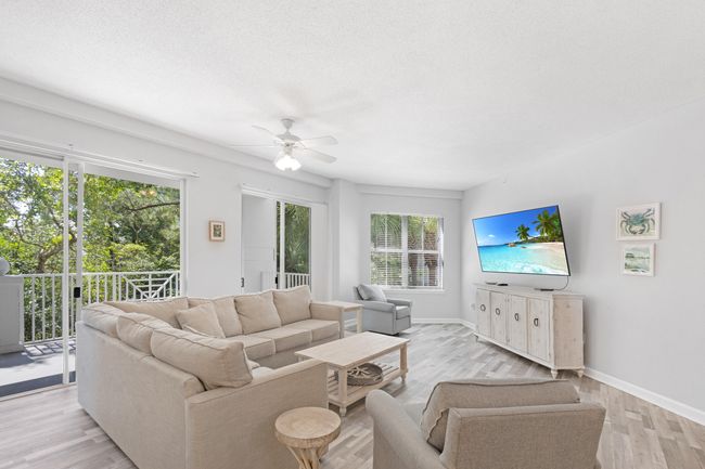 Spacious Floor Plan | Image 13