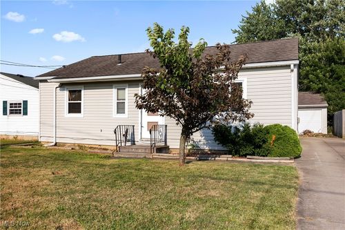 371 Brandtson Ave, Elyria, OH, 44035-3935 | Card Image
