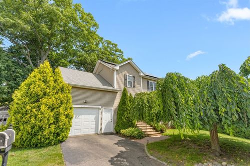 152 Harding St, Fall River, MA, 02720-7028 | Card Image