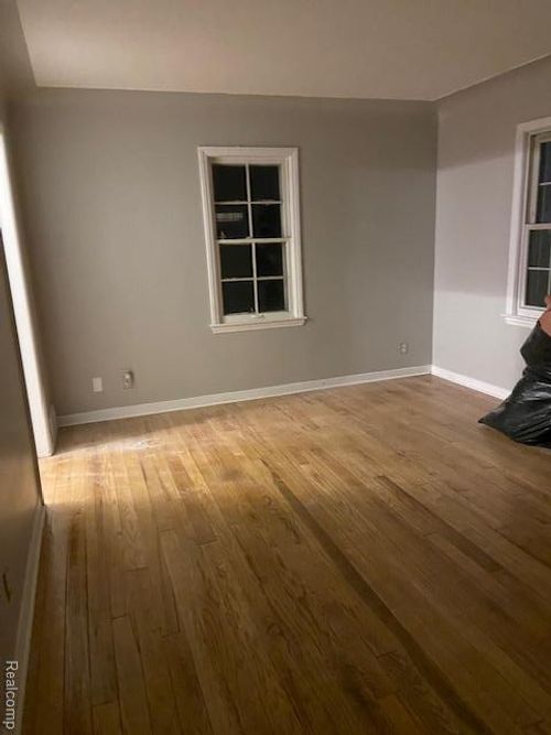 15826 Southfield Fwy, Detroit, MI, 48223-1362 | Card Image