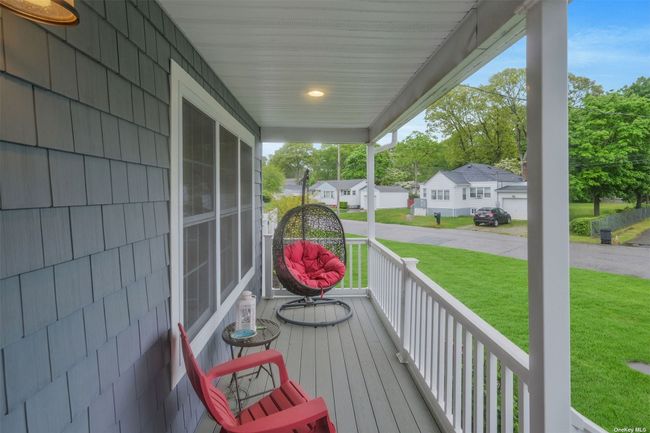 38 Saint Nicholas Avenue, House other with 4 bedrooms, 2 bathrooms and null parking in Lake Grove NY | Image 3