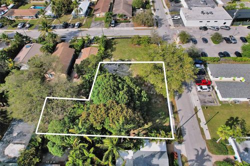 3361 Ne 11th Ave, Oakland Park, FL, 33334-2711 | Card Image