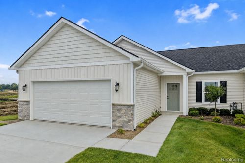 2242 Gilder Dr, Howell, MI, 48843-5827 | Card Image