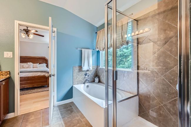 Soaking Tub and Walk-In Shower. | Image 16