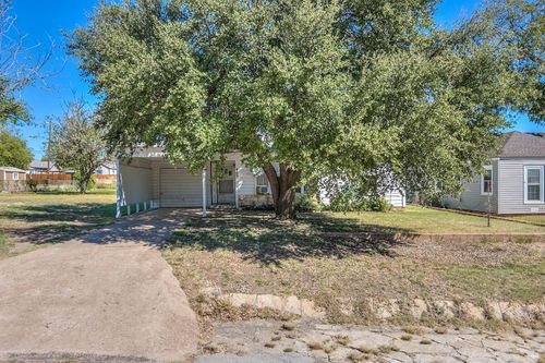 402 N 6th St, Ballinger, TX, 76821-4832 | Card Image